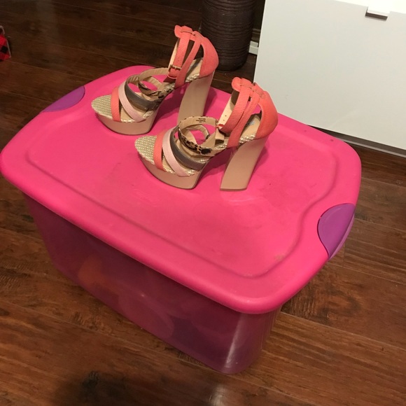 Heels - Picture 4 of 4